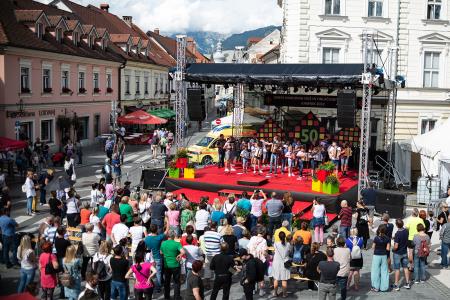 S soncem obsijan drugi festivalski dan 50. Dnevov narodnih noš in oblačilne dediščine v Kamniku (33)